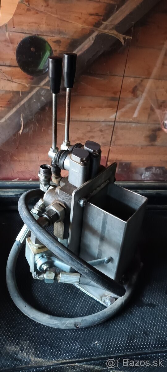 Hydraulicky rozvádzač