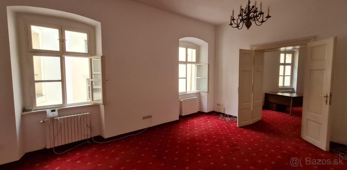 Reprezentatívny celok 3 kancelárií s vlastnou kuchynku v his