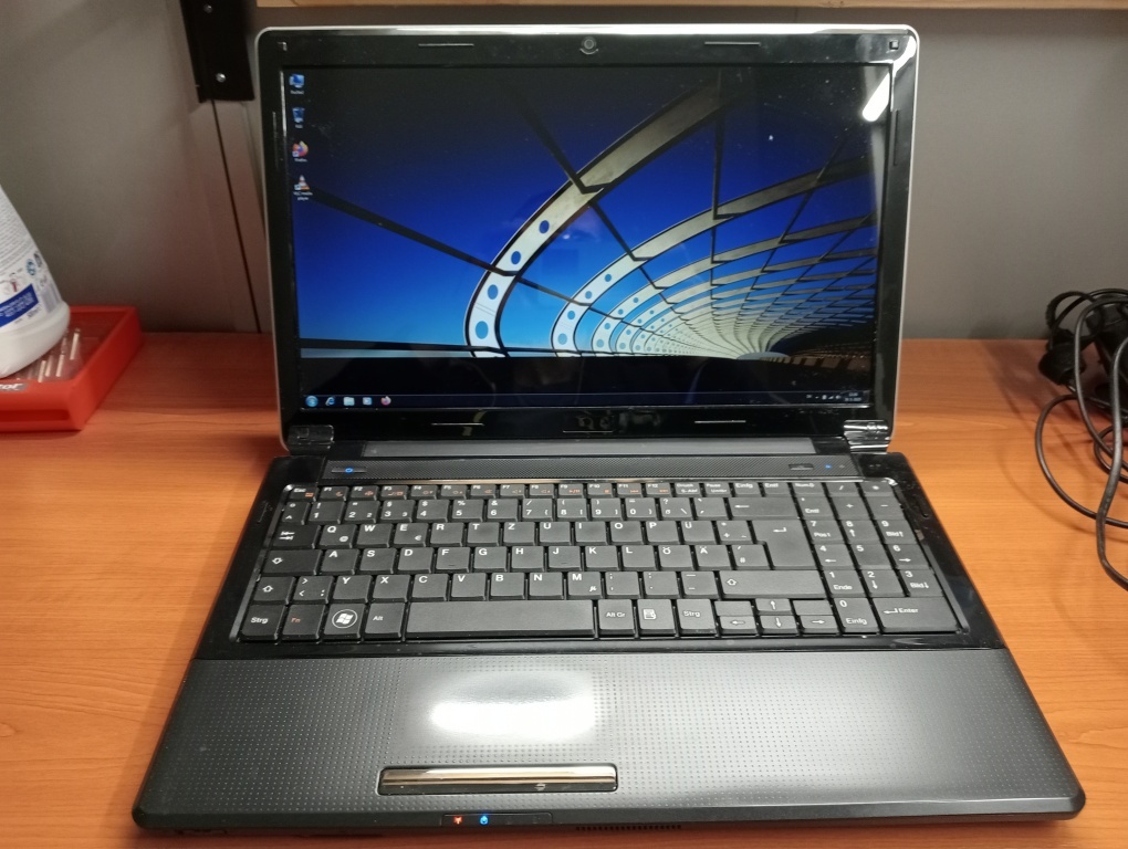 predám notebook DIMOTION FASTBOOK H2S6 , WINDOWS 7