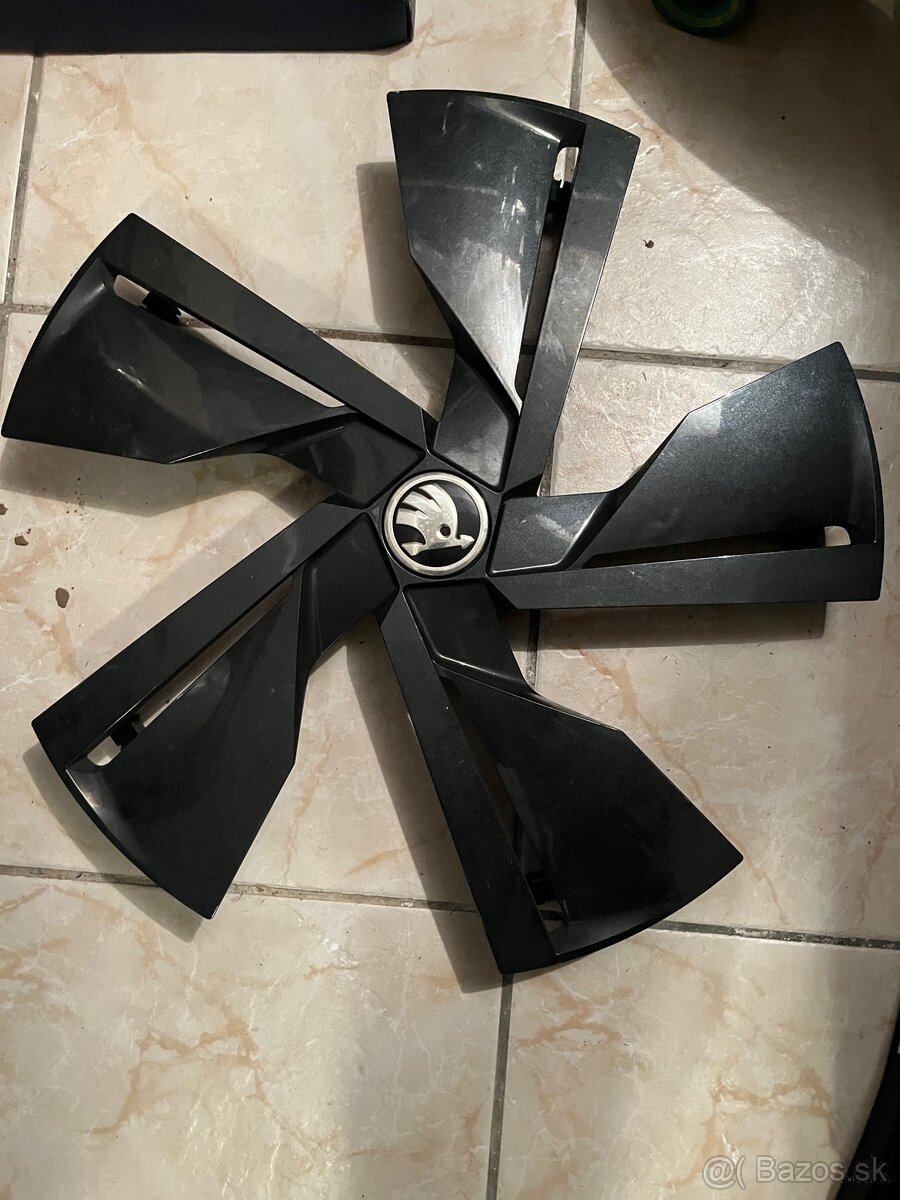 Kryt kolesa/Puklica Škoda R18