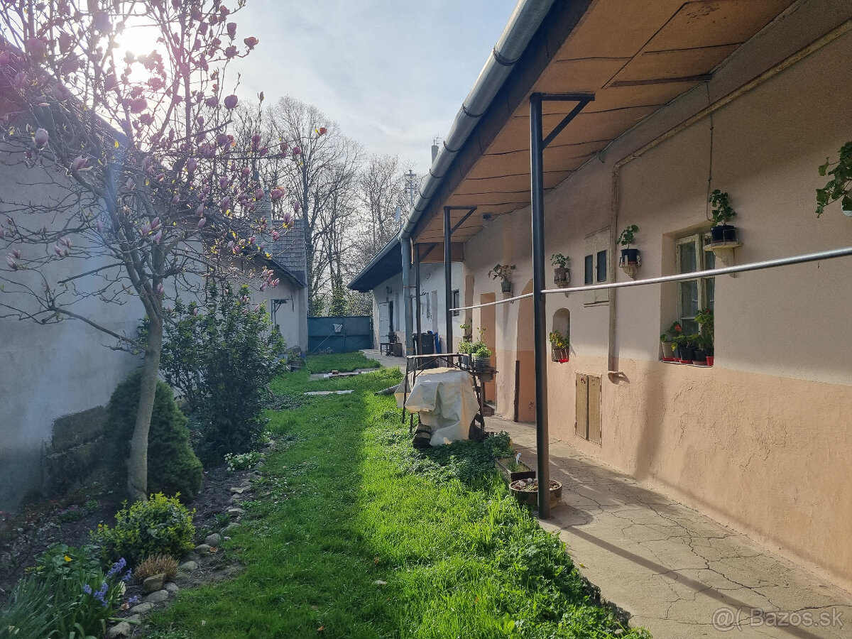 NA PREDAJ 2 x RODINNÝ DOM a POZEMOK 1099 m2 POBEDÍM NMNV