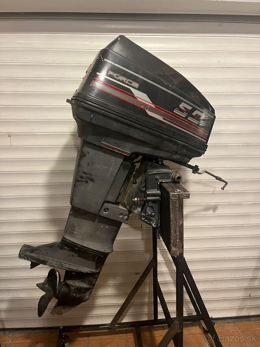 Lodný motor