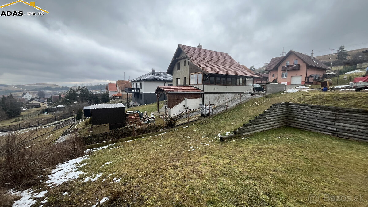 Na predaj stavebný pozemok s IS v Dravciach