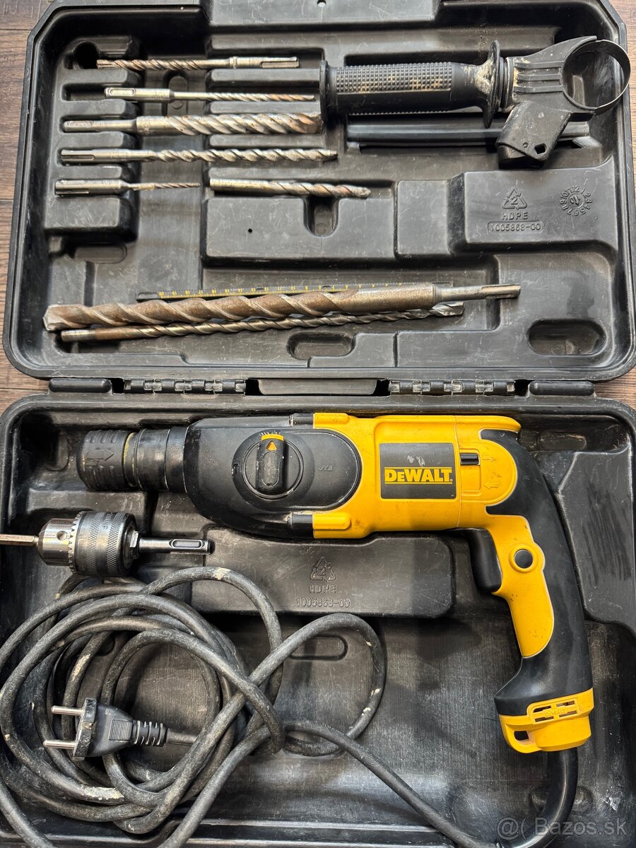 Vŕtacie kladivo DeWalt D25013