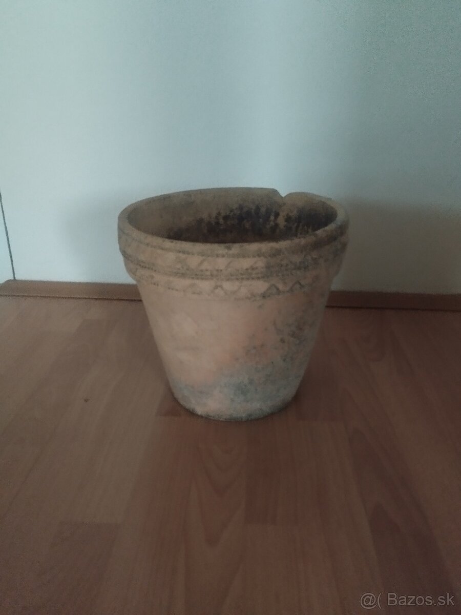 Hlineny kvetináč