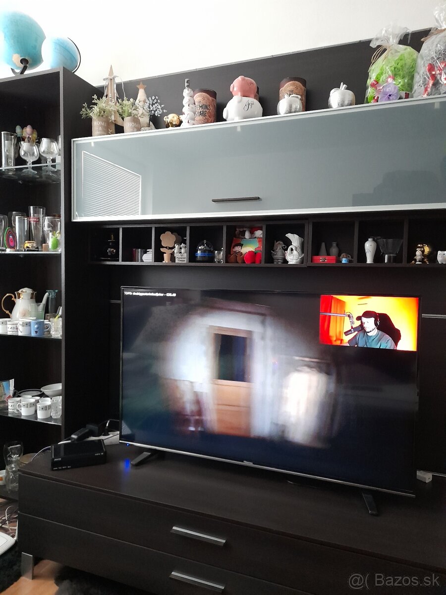 Posuvna skrina a obyvacia stena