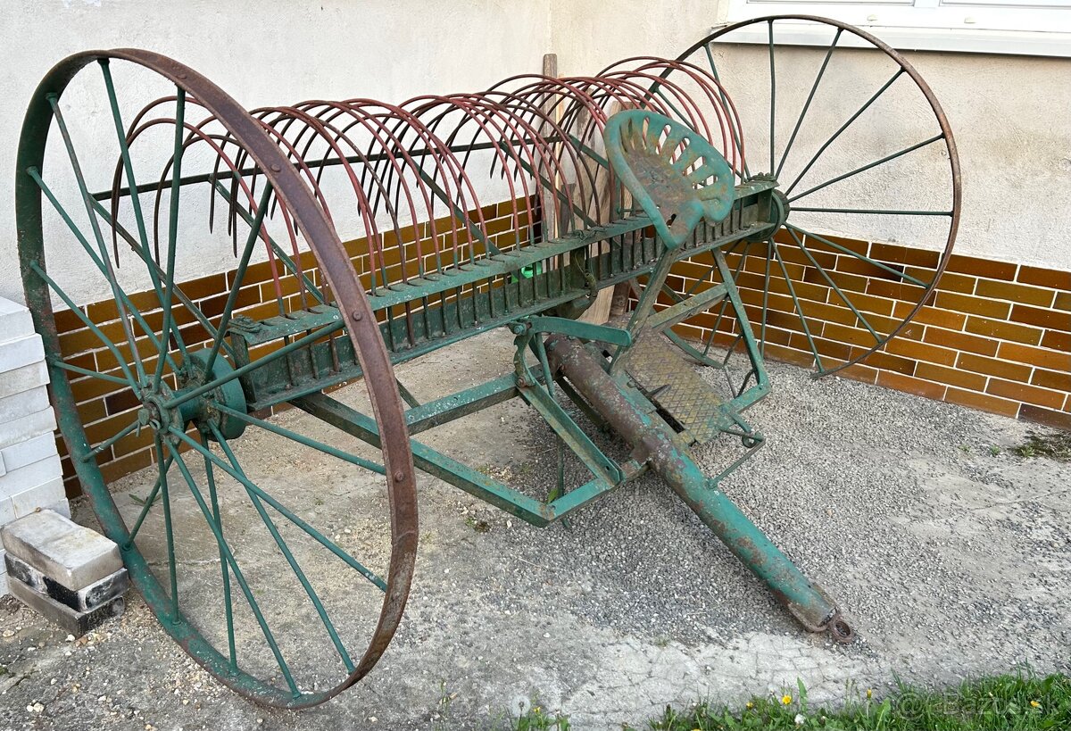 Hrabačka na seno - konská