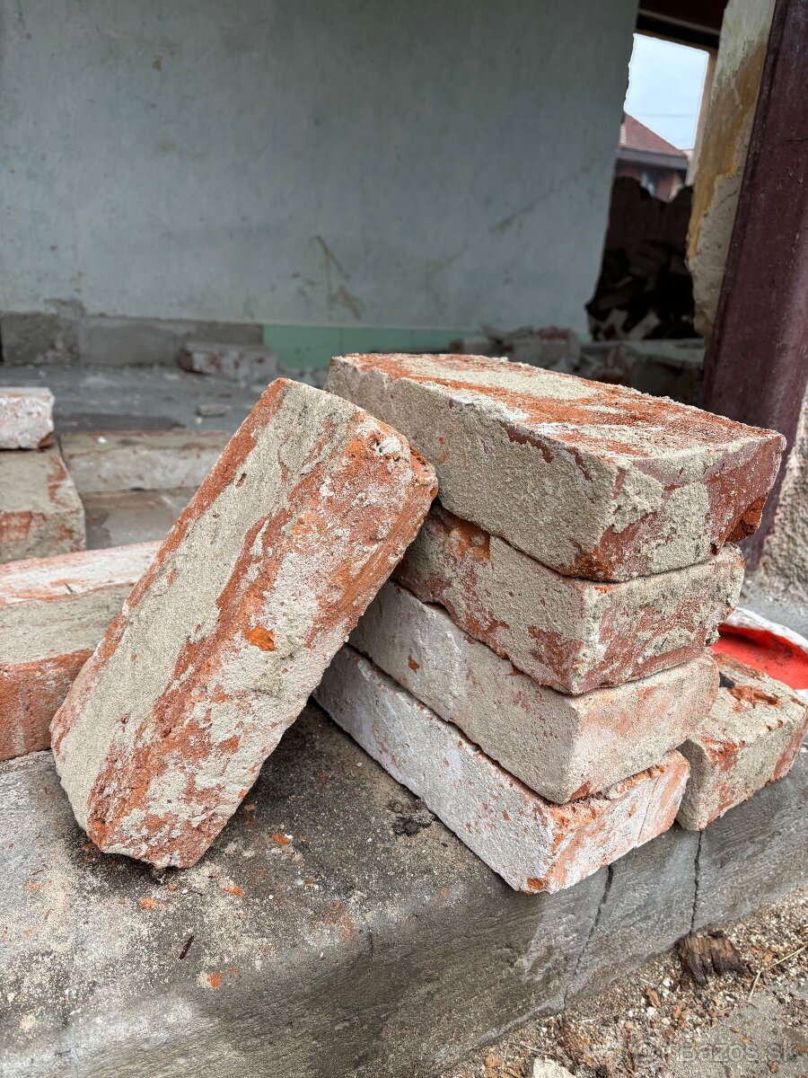 Darujem tehlu zo starého domu