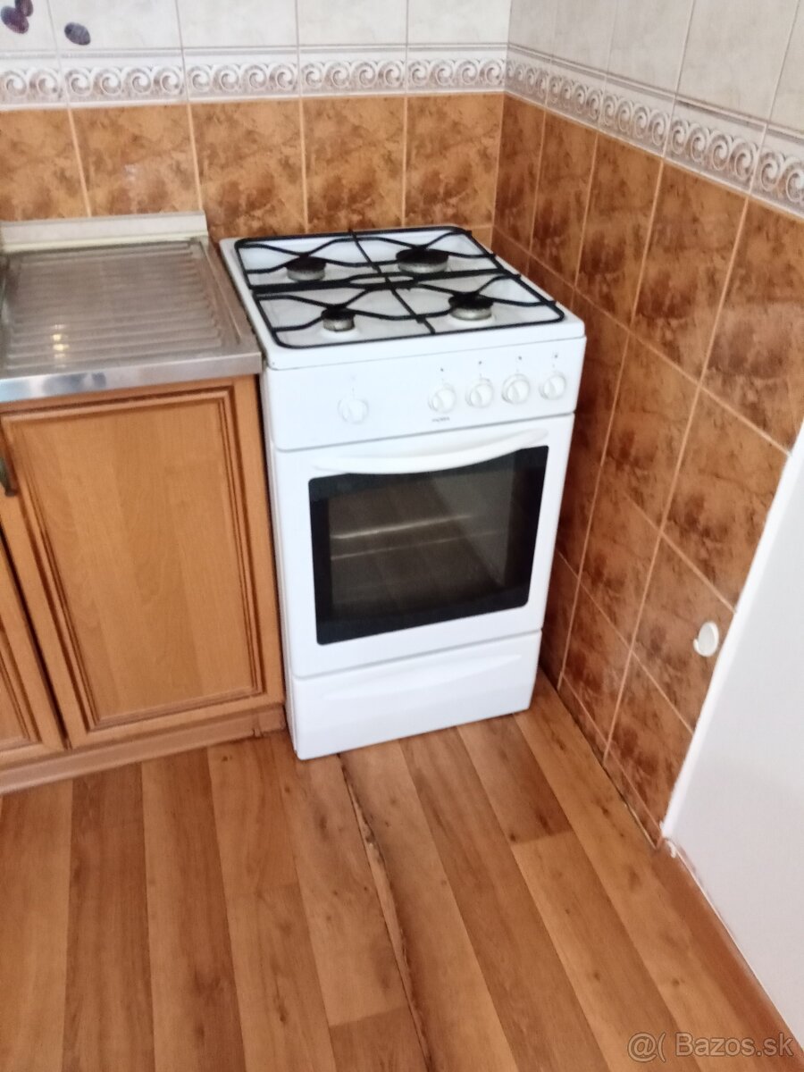 Celoplynový sporák na zemný plyn