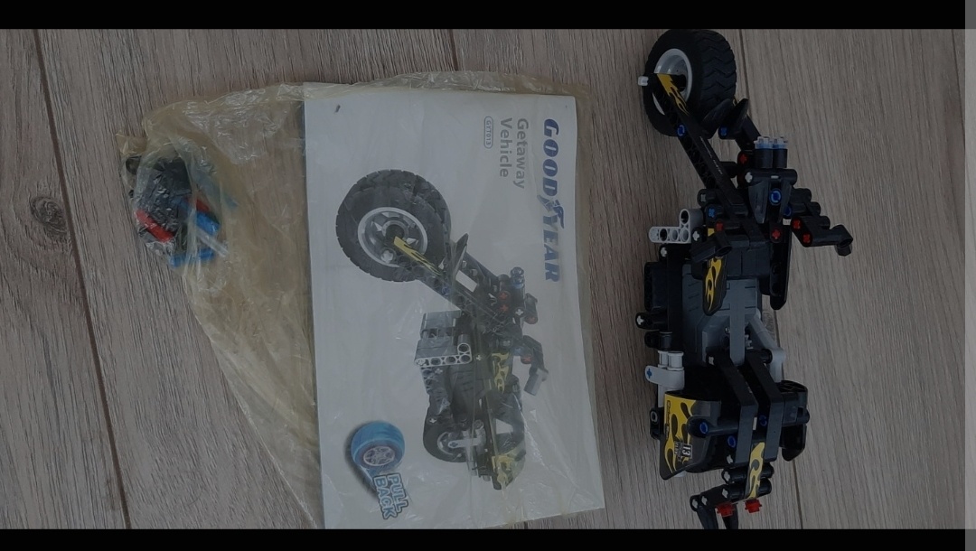 Stavebnica good year motorka