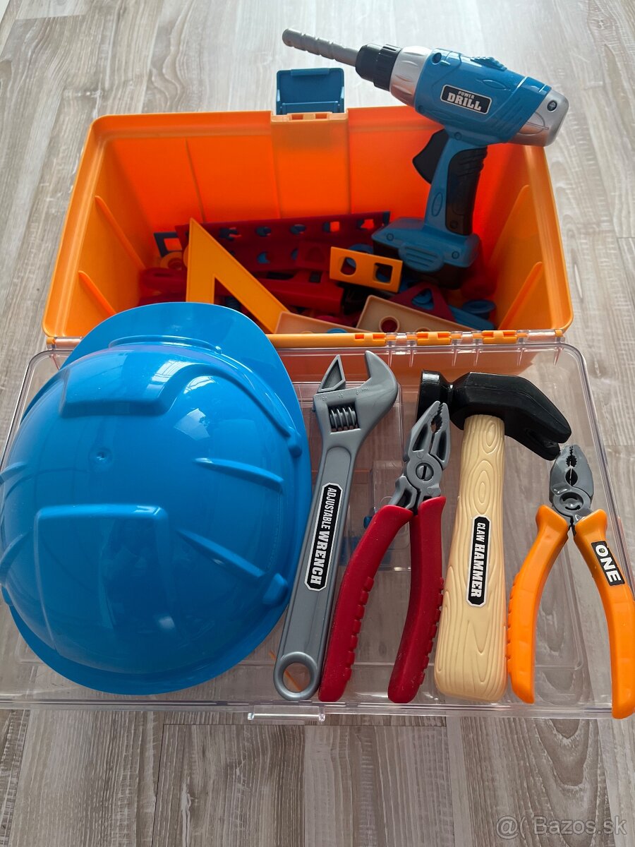 Kufrik s vrtackou a naradim