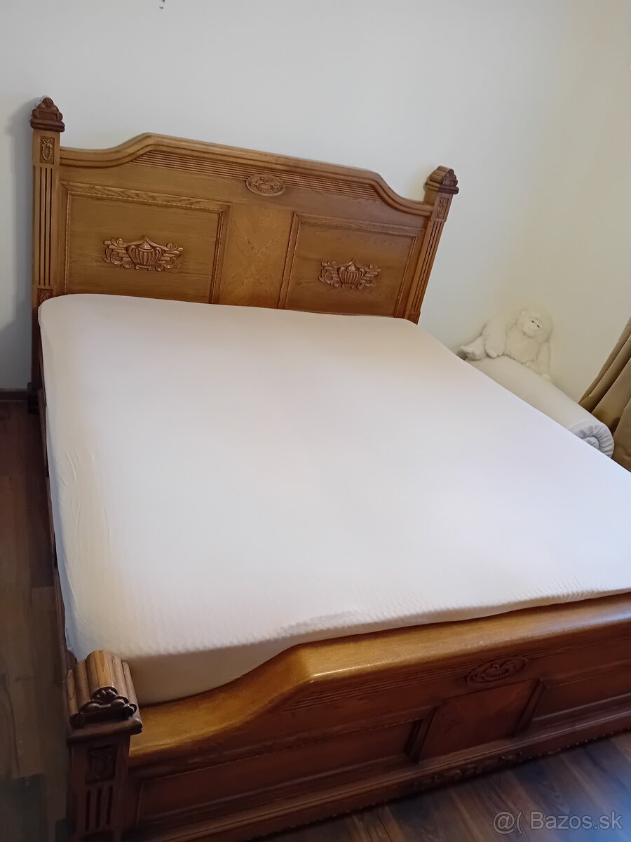Postel z čistého dreva