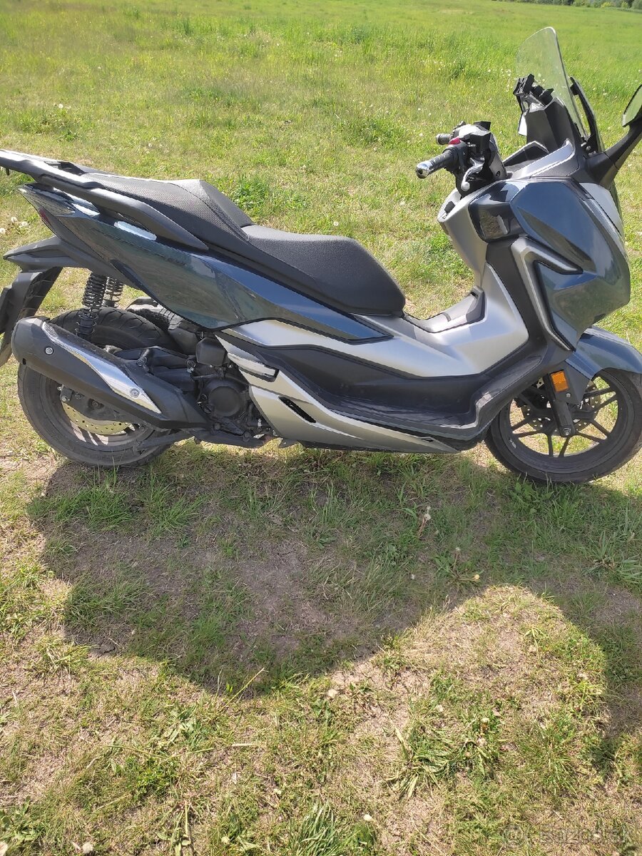 Honda Forza 300