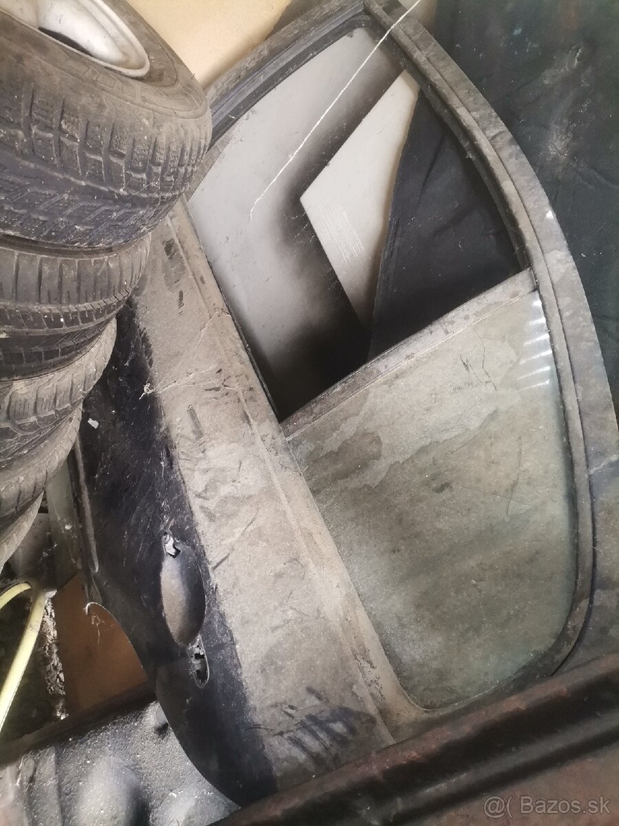Zadné dvere octavia 1