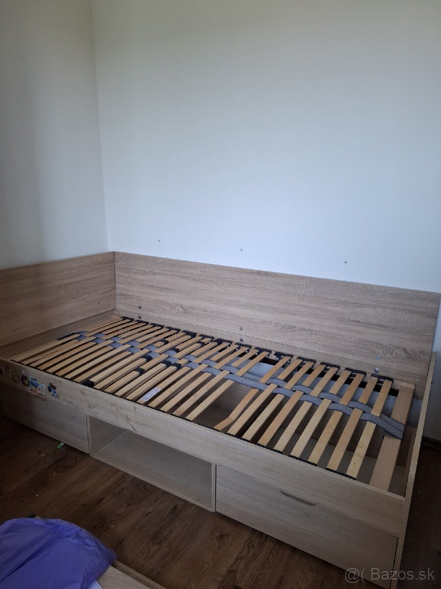 Posteľ