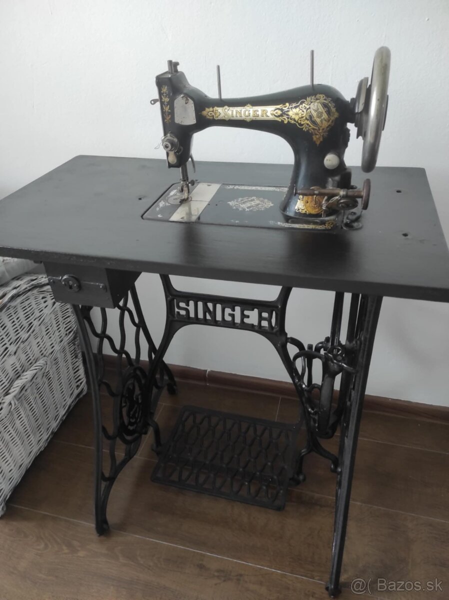 Starý šijací stroj Singer