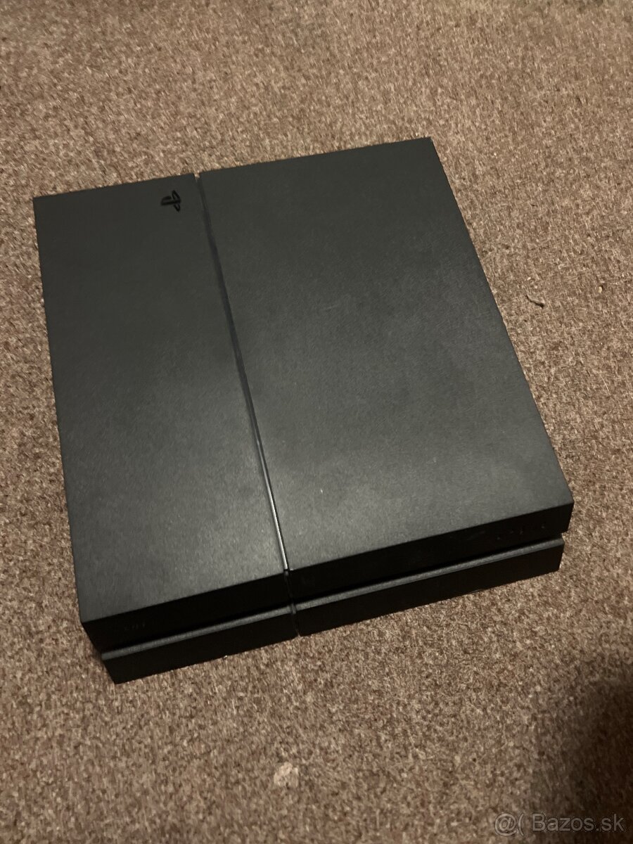 PlayStation 4 500gb – skvelý stav, pripravená na hranie