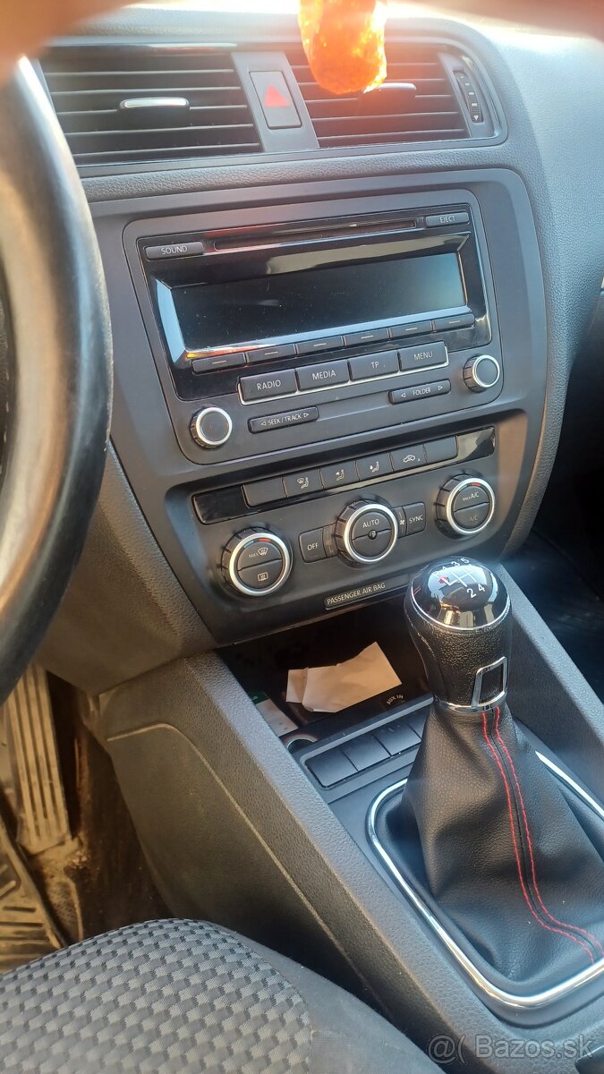 VW jetta r.v 2012