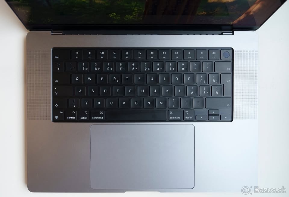 MacBook Pro 2021 16" uhlopriečka M1 Pro 16Gb RAM 1TB
