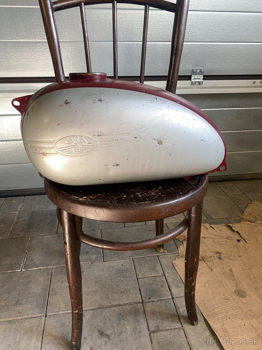 Palivová nádrž na Jawa cz 175