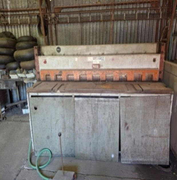 NTE 2000/2,5B tabulové nůžky, rok výroby 1977