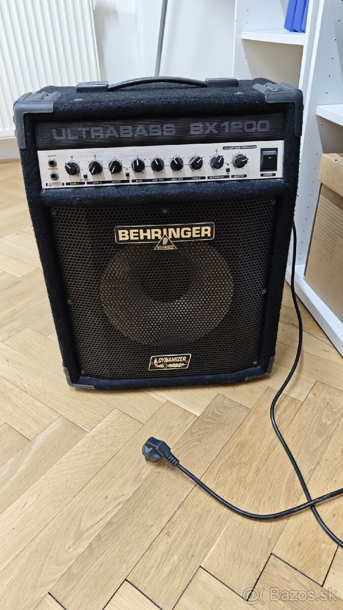 Basgitarove kombo Behringer Ultrabass BX1200