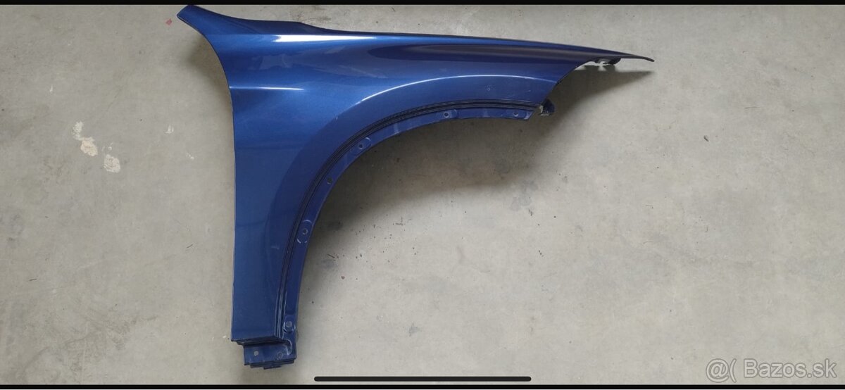 BMW X1 r.v. 2018, PRAVÝ PREDNÝ BLATNÍK.