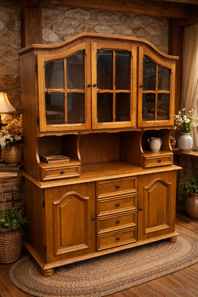 Rustikálny masivný príborník