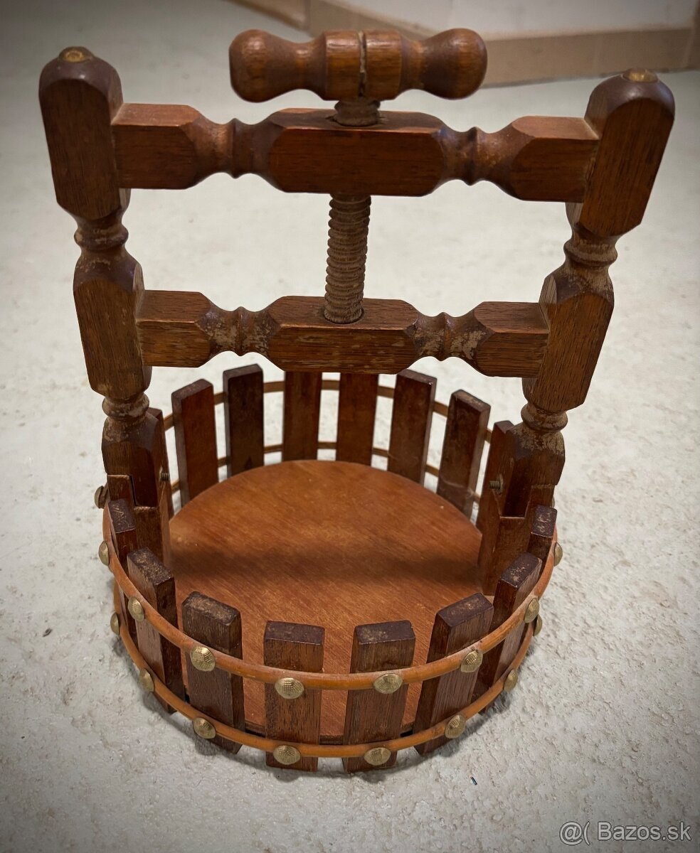 Starý malý drevený lis