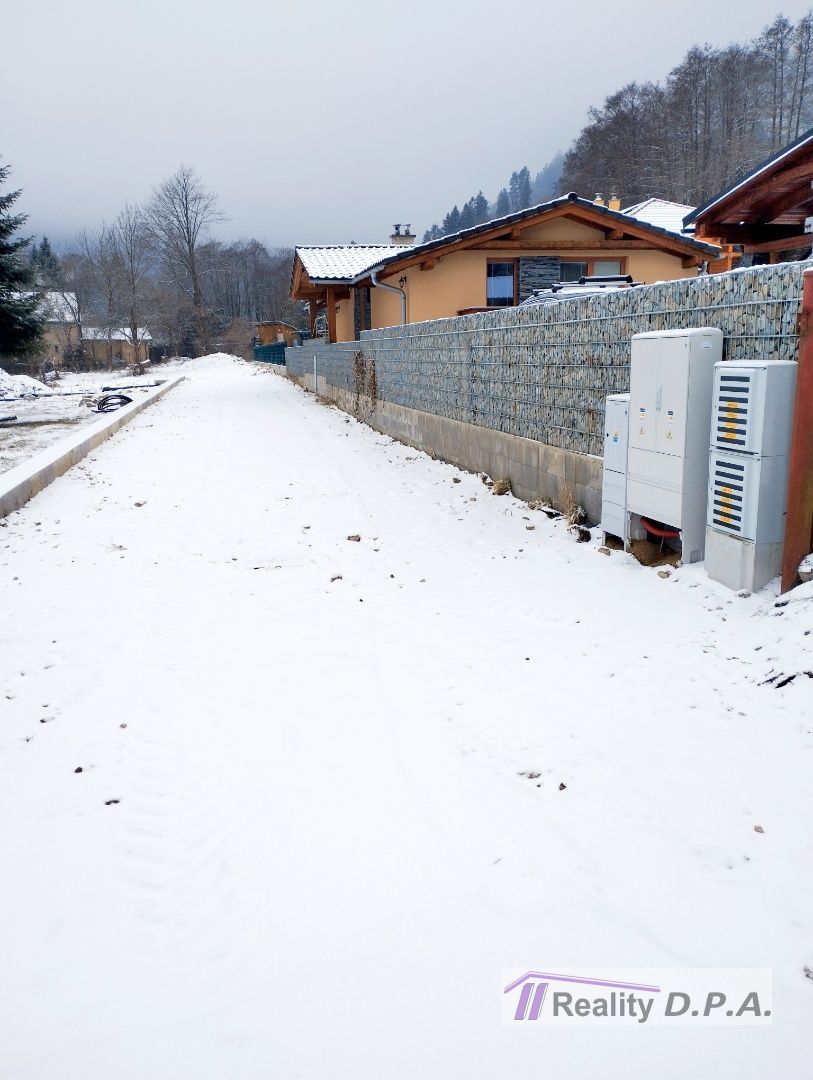 Stavebný pozemok Vrútky, všetky inž. siete už na pozemku, 85