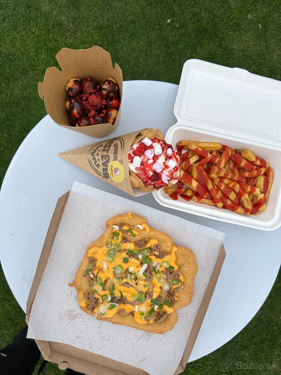 Pracovník vo foodtrucku
