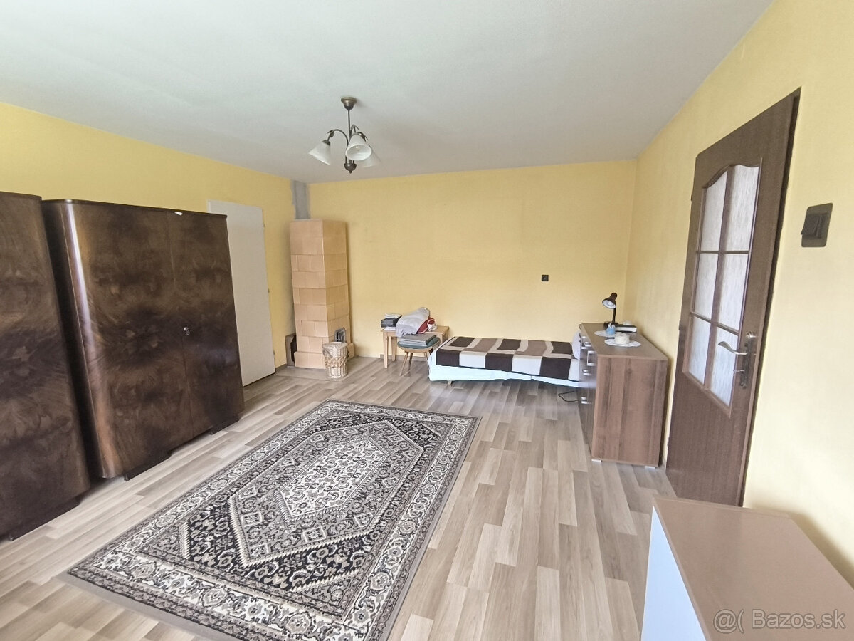 SLNEČNÝ REKONŠTRUOVANÝ ZARIADENÝ RODINNÝ DOM CHATA V KĽUDNEJ