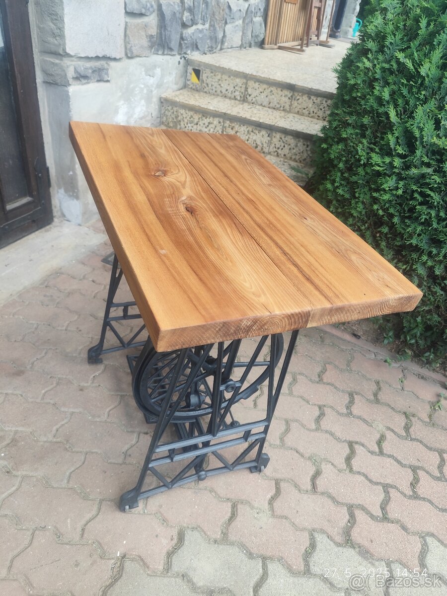 Predám krásny stôl, spodok šijací stroj vrch brest