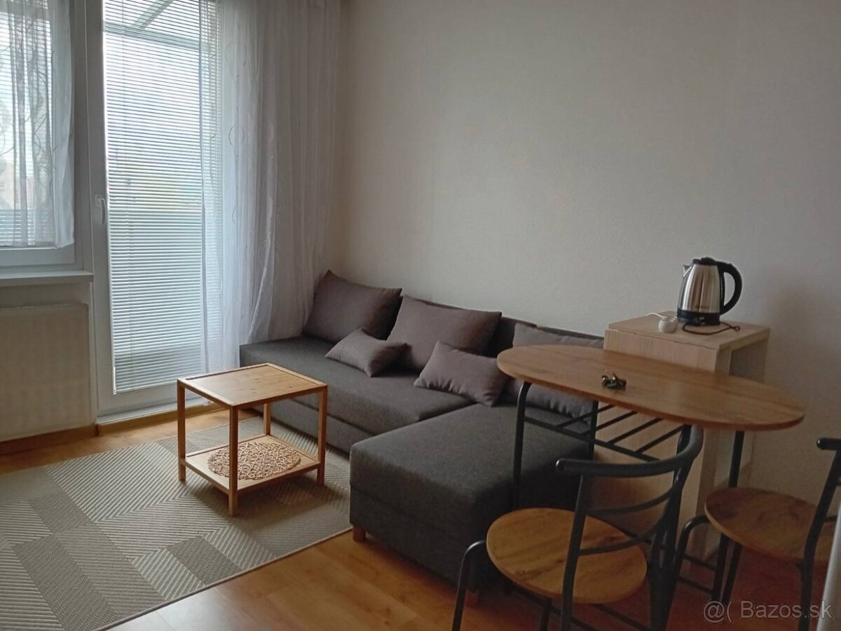 Na predaj garsónka s balkónom Levice