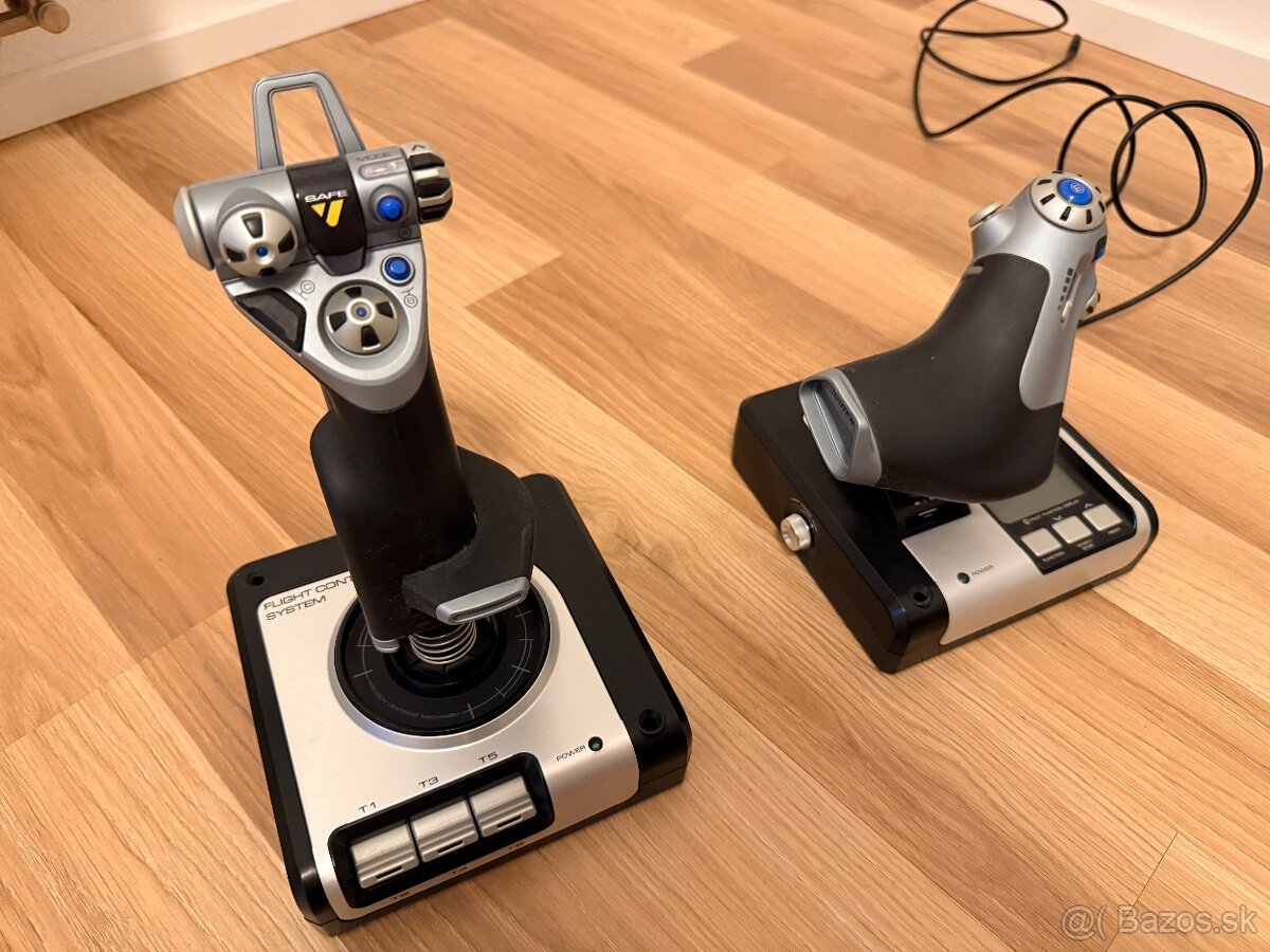 Saitek X52 - Joystick