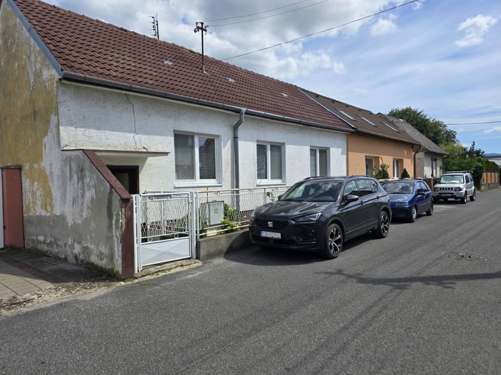 REZERVOVANÉ 4 + 2 izbový rodinný dom