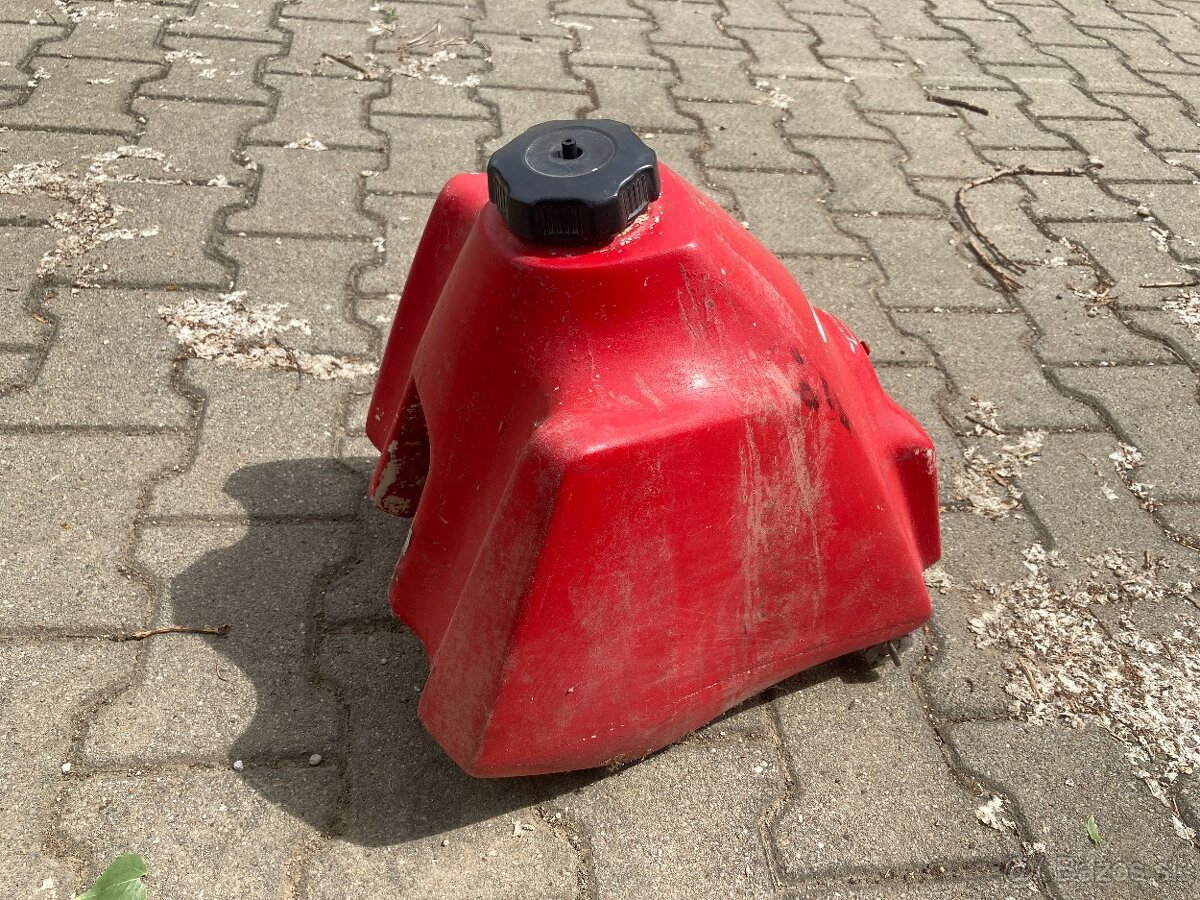 Yamaha TT 600 nádrž plastová