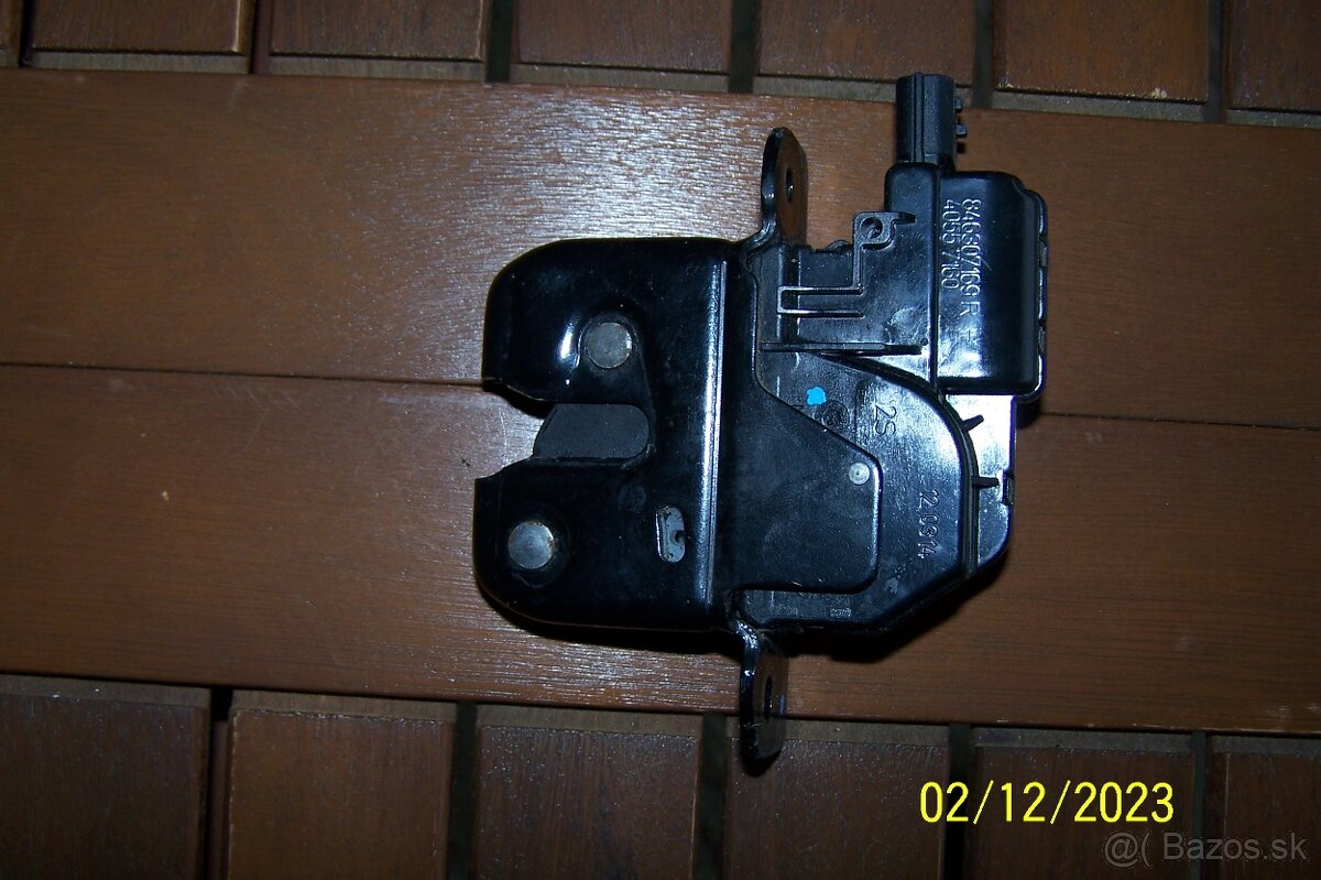 Zámok kufra Renault Captur