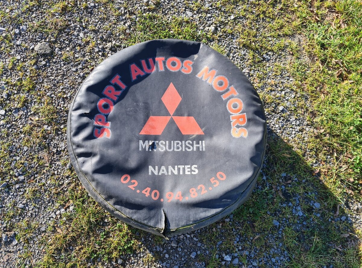 Kryt rezervy Mitsubishi Pajero