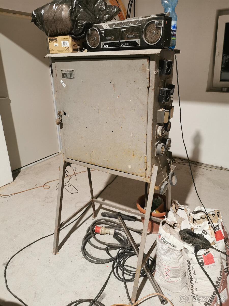 Predam plechovy rozvadzac antonik