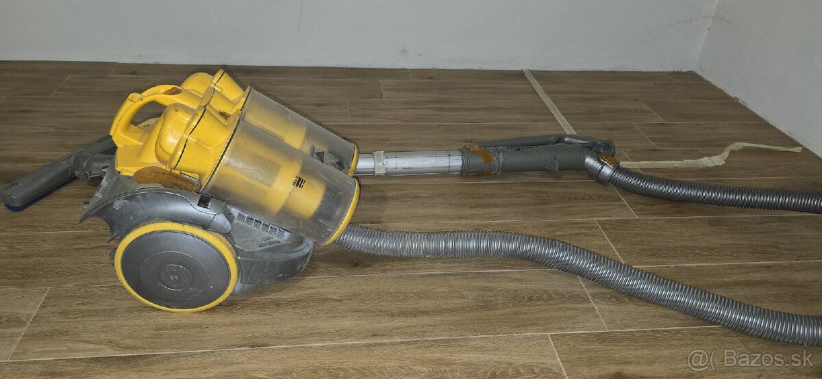 Dyson dc11