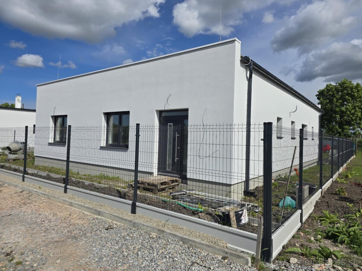 MODERNÁ NOVOSTAVBA v Leviciach