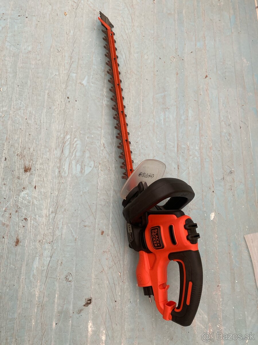 nožnice na živý plot Black-Decker BEHTS401