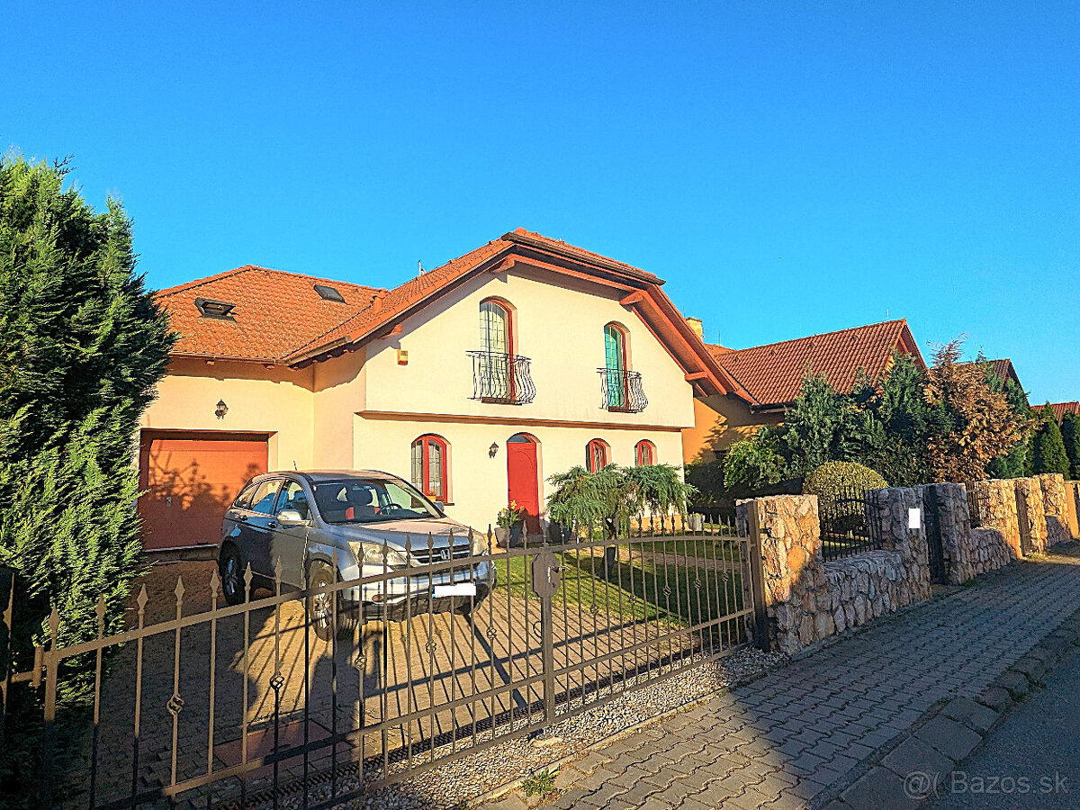 18 ročný VEĽMI PEKNÝ rodinný DOM s ROZPRÁVKOU Záhradou - Koš