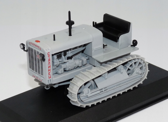 Traktor Staliniec 65 (1937) 1:43
