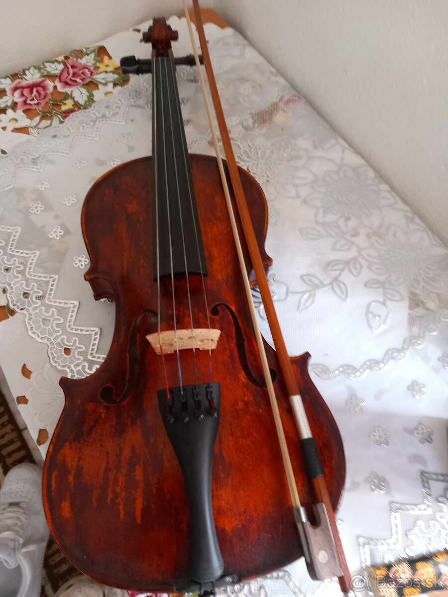 PONUKA ,PREDAM STARÚ VIOLU BEZ PRASKLIN
