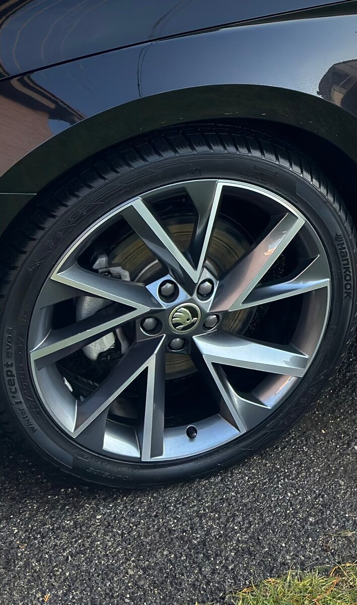 ŠKODA SUPERB 2020 SPORTLINE R19 VEGA