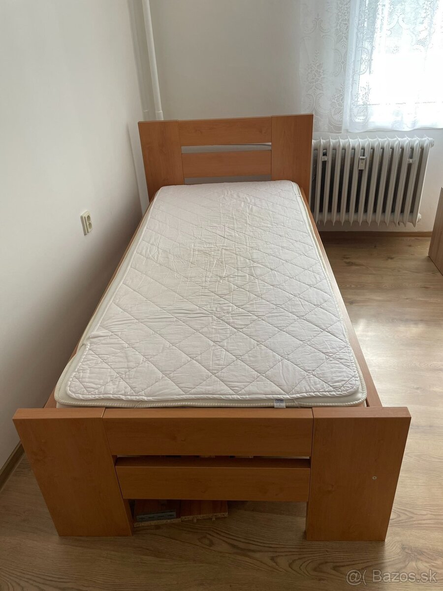 Jednolôžková posteľ masívna