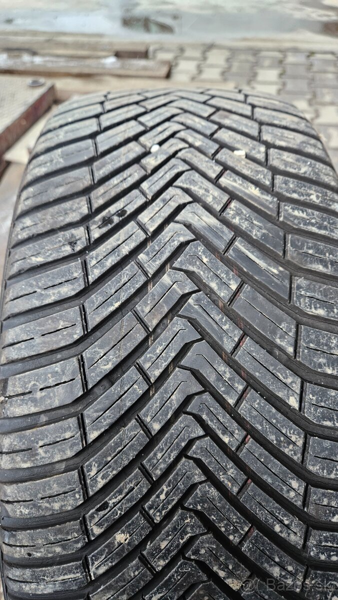 225/45 R17