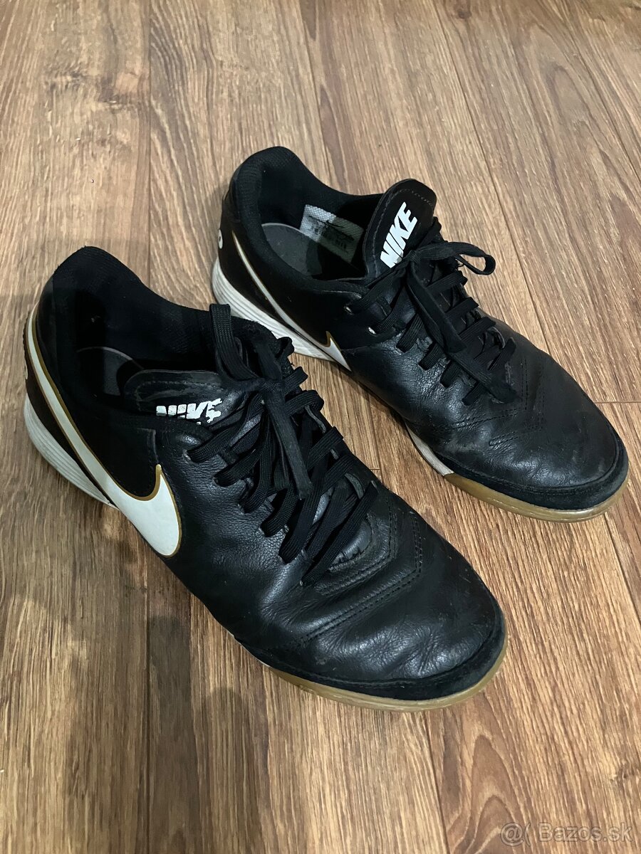 Halové botasky Nike veľkosť 40,5